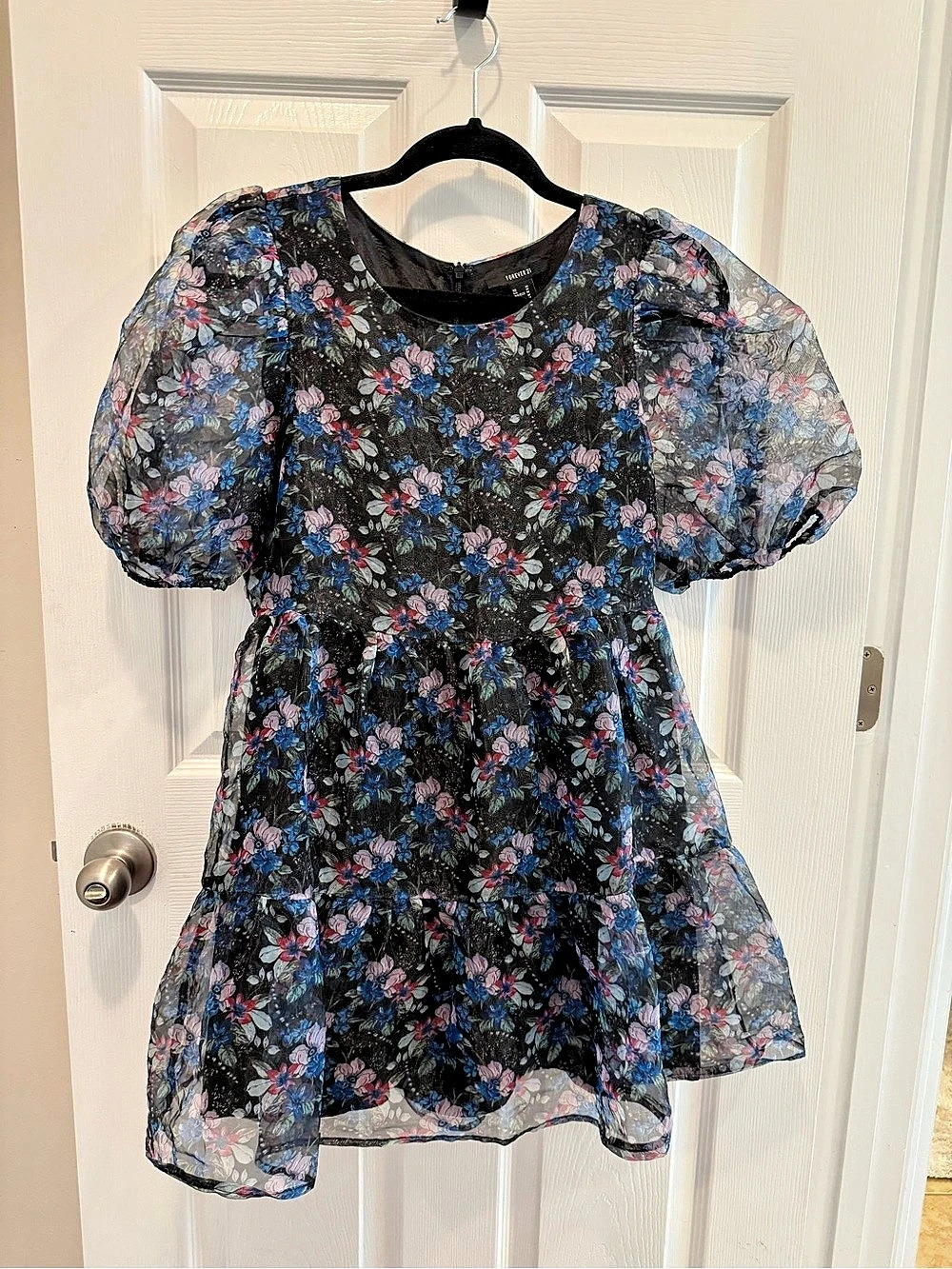 Forever 21 Floral Mini Dress in Black & Blue Size Medium